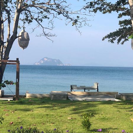Royal Yao Yai Island Beach Resort Ko Yao Exterior foto View of Ko Chang from the mainland